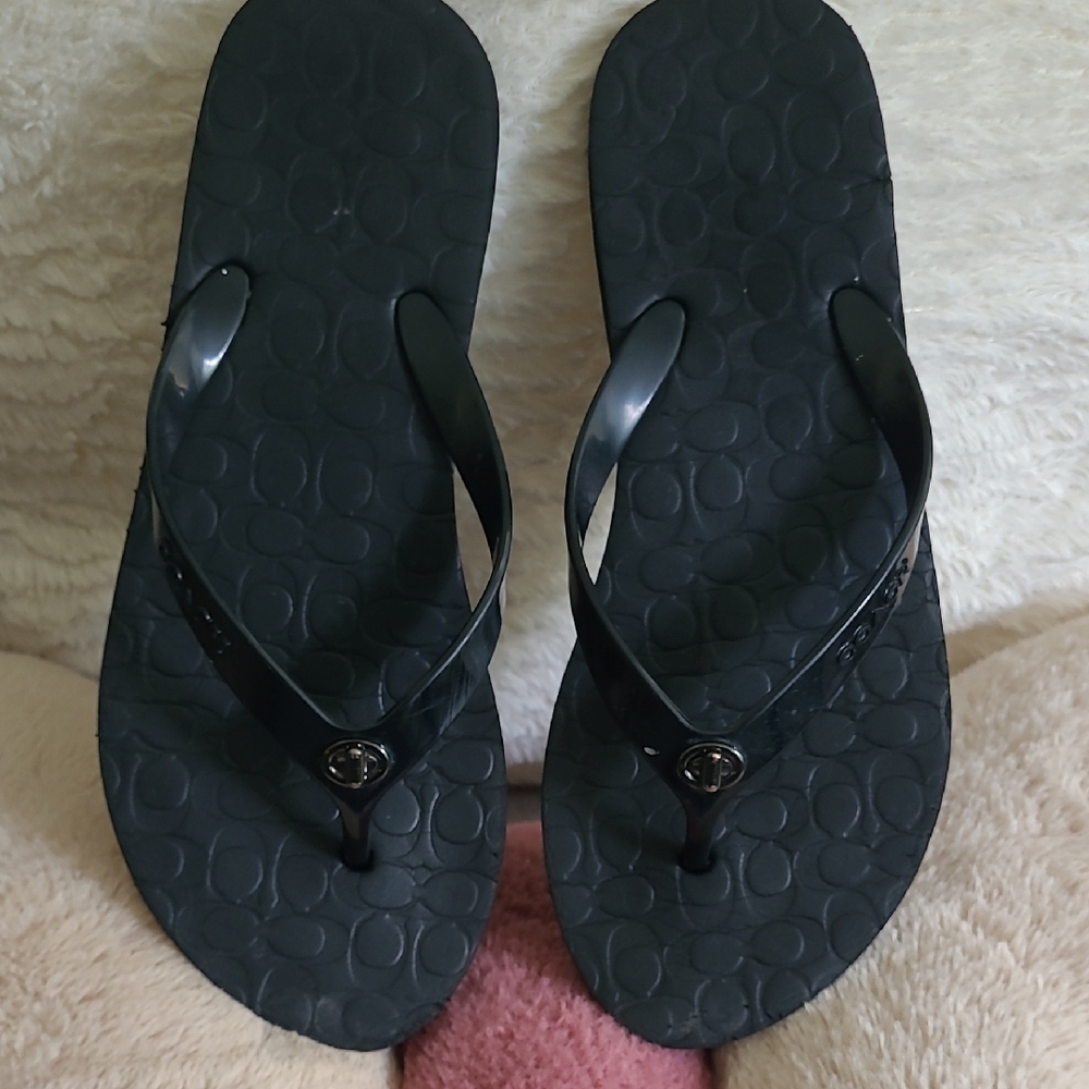 COACH Size 6 Black Flip Flops. Used Good Condition
